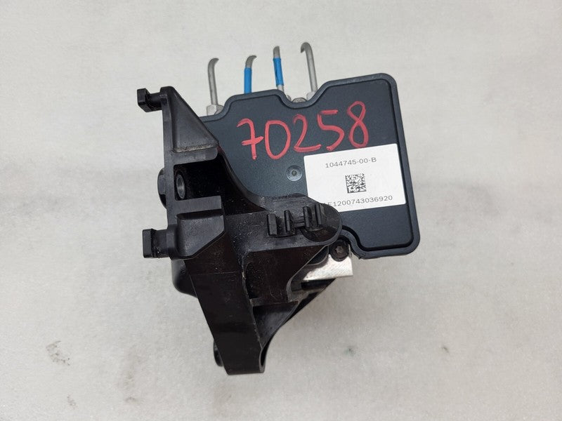 1044745 00 B ⭕ 21-23 Model Y 3 Antilock Brake System ABS Pump Module with Holder 1044745-00-B