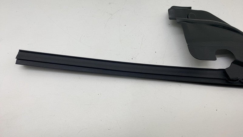 ⭕ 20-24 Model Y Front Right A-Pillar Flag Glass Weatherstrip Seal 1500