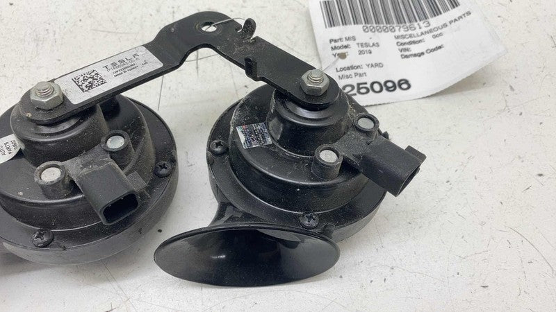 148694300A ⭕ 2017-2023 Tesla Model 3 M3 High + Low Pitch Tone Horn w/ Bracket 1486943-00-A