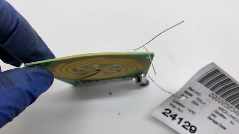 192000100B 2024 2025 Tesla Cybertruck Cyberbeast Antenna GPS GNSS Rain Sensor Module Unit