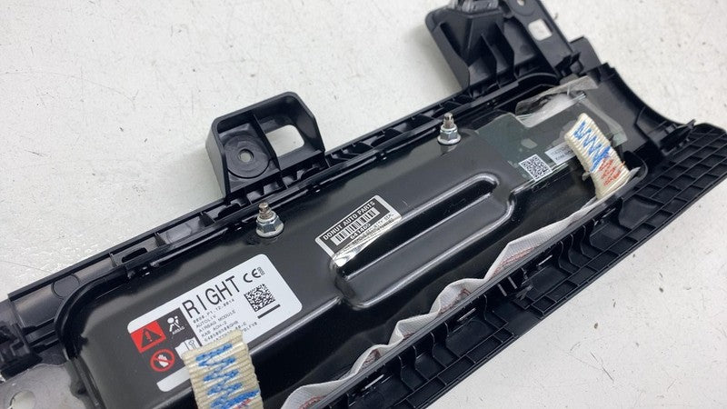 ⭕ 2025-2026 Model Y Juniper Right Lower Knee Safety Airbag Module 1077