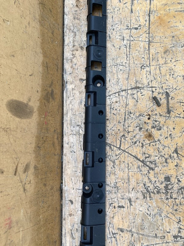 104669100B ⭕ 2016-2023 Tesla Model X Rocker Carrier Panel Trim Bracket Right 1046691-00-B