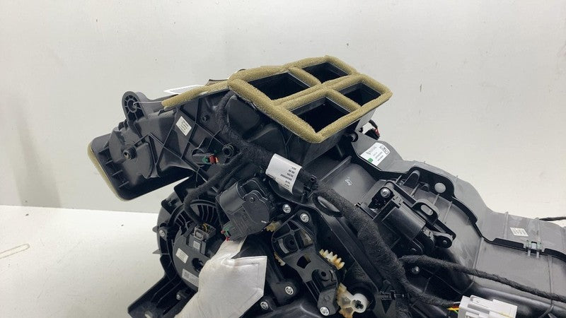 C200455738K ⭕ 2025 Rivian R1S HVAC A/C Heater Blower Housing Case Box Assembly PT00455773-G