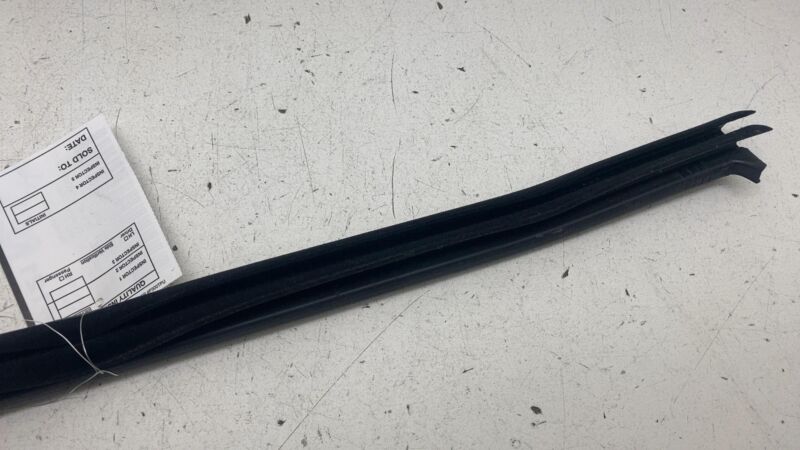 4KE 837 479 A ⭕ 2019-2023 Audi E-Tron Rear Left Window Inner Belt Weatherstrip Seal 4KE837479A