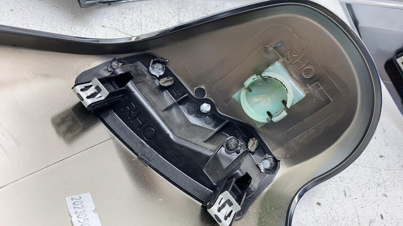 ⭕ 21-23 Model X 2nd Row Left & Right Middle Seat Cover 1062970-00-C/10