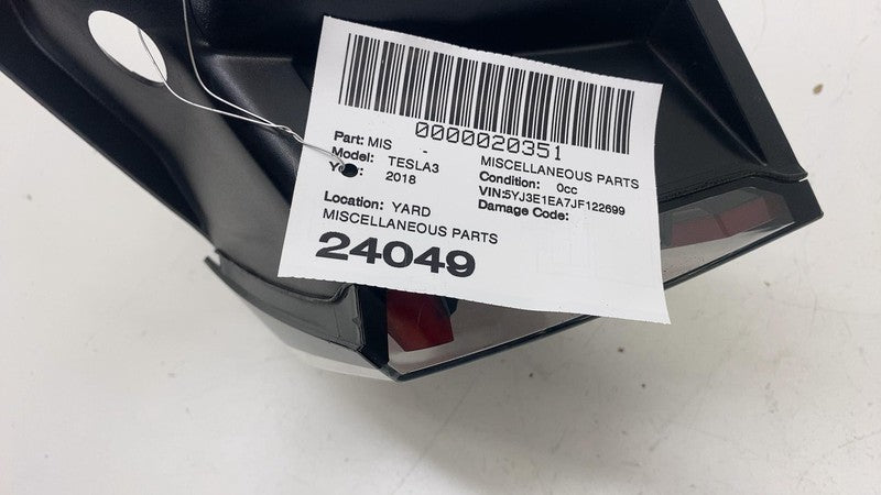 1077397 ⭕ 2017-2022 Tesla Model 3 Rear Exterior Taillight Outer Tail Lamp Left 1077397