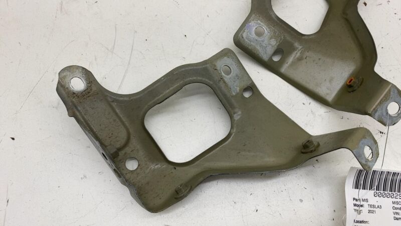 108601700C 17-23 Model 3 Front Left/Right Fender Support Bracket 1086017-00-C/1086016-00-C