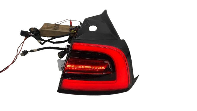 ⭕17-22 Tesla Model 3 Rear Right Outer Exterior Taillight Tail Lamp 3-P