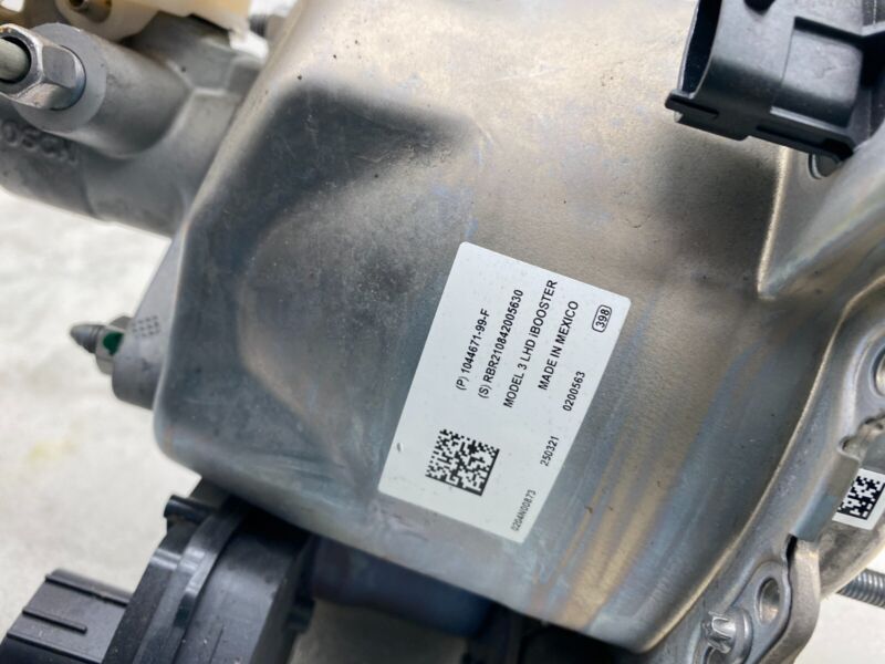 1044671 99 F 17-23 Model 3 Power iBooster Master Cylinder Reservoir + Brake Pipe 1044671-99-F