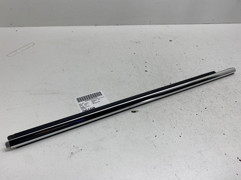 ⭕14-24 Maserati Ghibli Front Passenger Side Door Window Outer Belt Mol