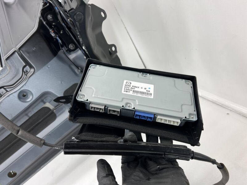 N248R1931 2021-2023 Mazda MX-5 Miata Rear Convertible Roof Top Cover Panel Motor & Control