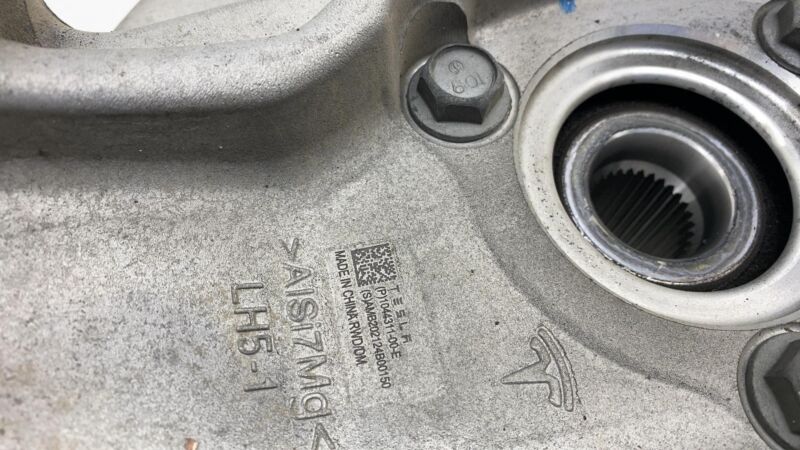 104431100E 17-23 Model 3 Front Left Spindle Knuckle + Wheel Hub & Dust Shield 1044311-00-E