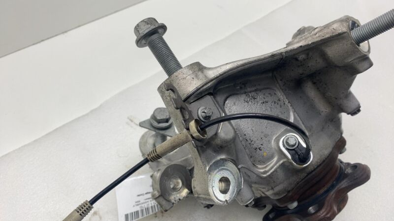 6866337 2017-2023 BMW 530e Rear Left Spindle Knuckle Hub w/ ABS & Connection Bracket RWD