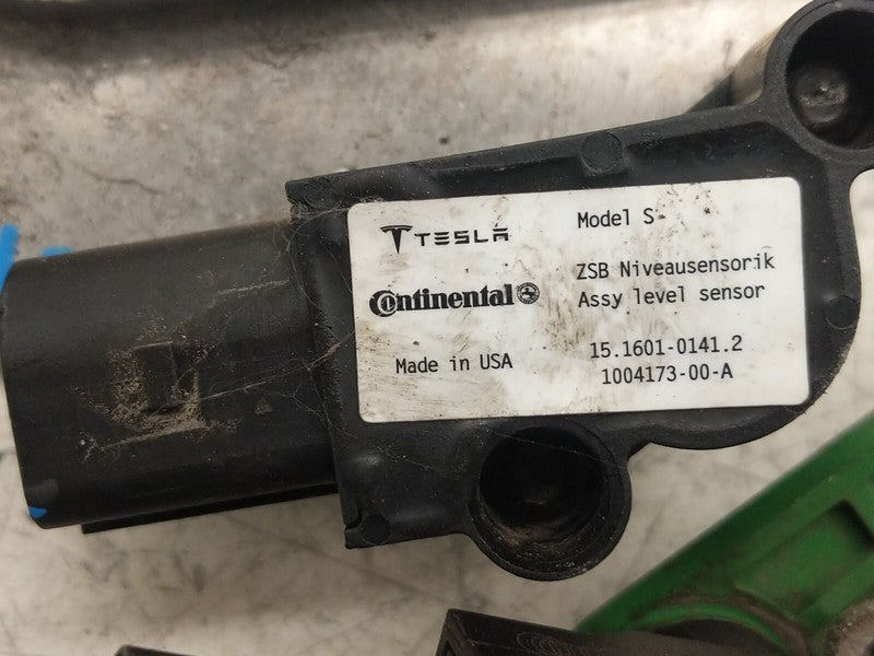 100417300A ⭕ 12-15 Model S Rear Left & Right Air Ride Height Sensor & Bracket 1004173-00-A