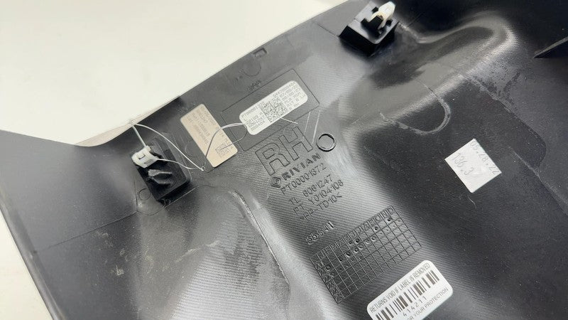 PT00001372 ⭕ 22-24 Rivian R1T Passenger B-Pillar Lower Trim Cover Panel Right RH PT00001372