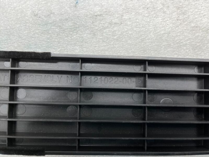 1121022 00 D 2016-2020 Tesla Model X Front Left or Right 2nd Row 7-Seater Bench Plate Carpet