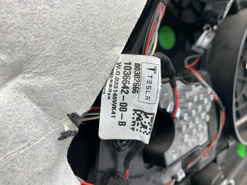 1036642-00-B ⭕ 2016-2020 Tesla Model X Rear Right Carrier Door Panel Trim Pad w/ Card Molding