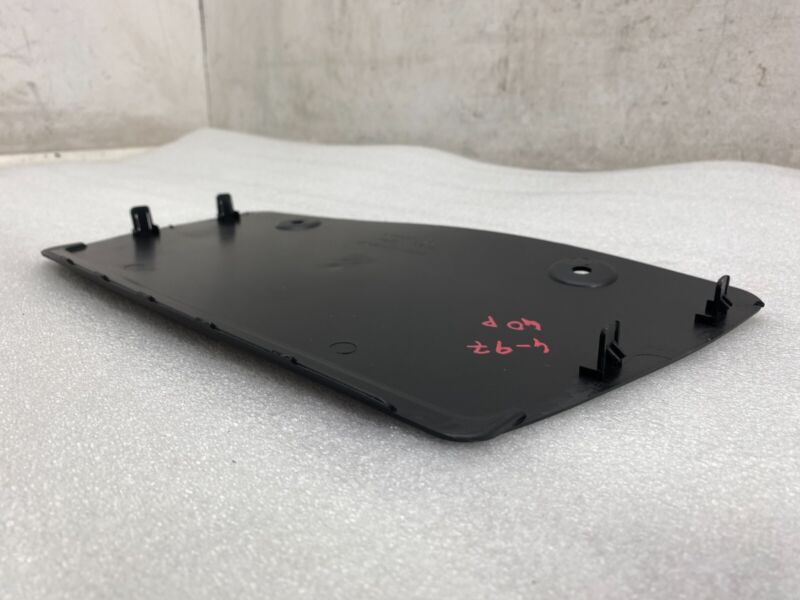 105835700D 2016-2020 Tesla Model X Rear Diffuser Tow Hitch Cover Bumper Fascia Cap Assembly
