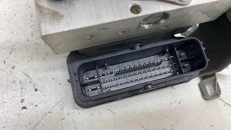 PT00045073H 2022 2023 2024 Rivian R1T R1S ABS Anti-Lock Brake Pump Module w/ Lines & Bracket