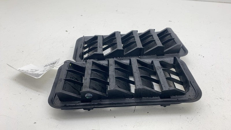 18106265 ⭕ 19-25 Chevrolet Silverado 1500 Rear Left & Right Quarter Vent Grille 18106265