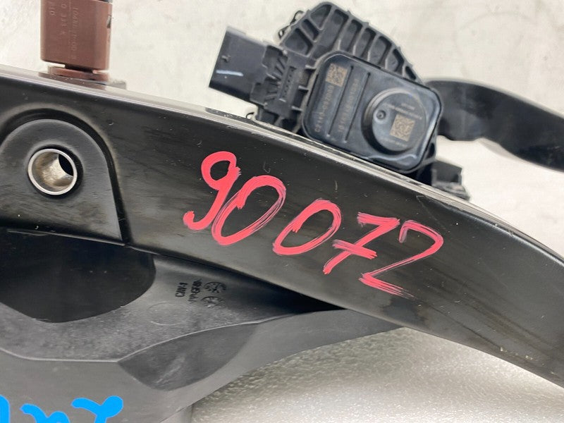 118869100B ⭕ 2020-2023 Tesla Model Y Accelerator and Brake Pedal Pad Assembly 1188691-00-B