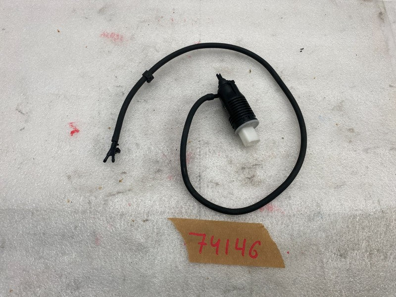 1WP0101 ⭕ 2020-2024 Tesla Model Y MY Front Windshield Glass Washer Motor Pump Assembly