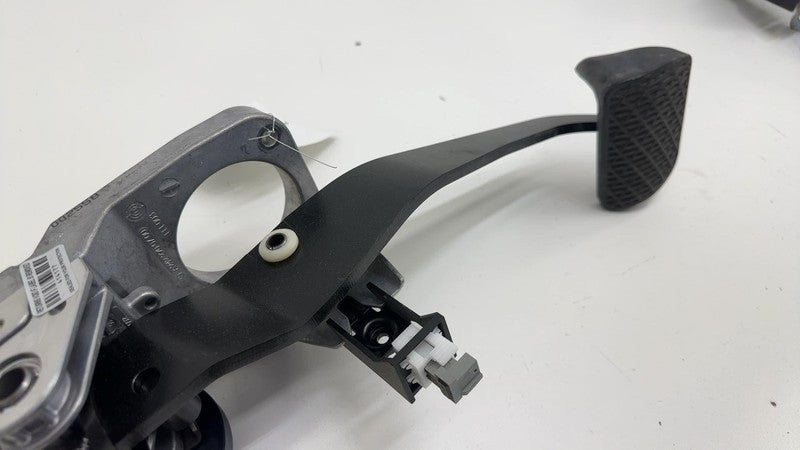 A2422902600 ⭕ 2014-2017 Mercedes-Benz B-Class W242 Front Driver Brake Pedal A2422902600