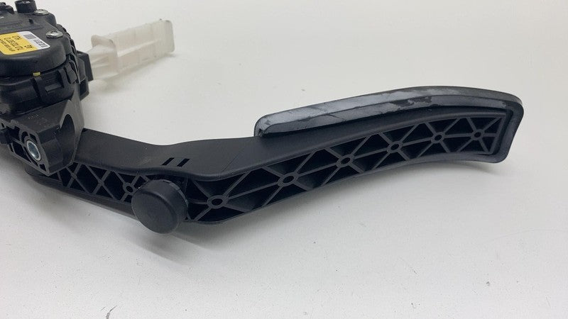 7L0723507D 2011-2018 Porsche Cayenne S Front Driver Gas Throttle Accelerator Pedal Assy OEM