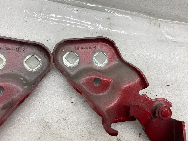 1098792-00 ⭕17-23 Model 3 Front Left/Right Bonnet Hood Hinge Closure Assist 1098792/1098793