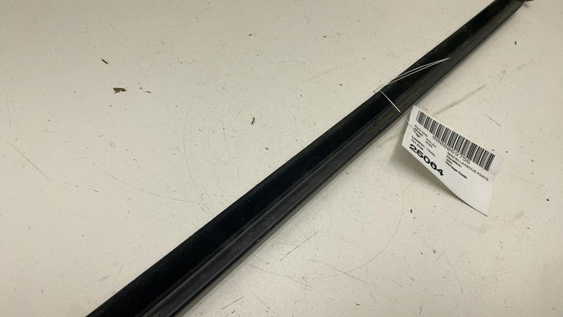31108993 ⭕ 21-23 Polestar 2 Front Passenger Side Door Window Belt Molding Right 31108993