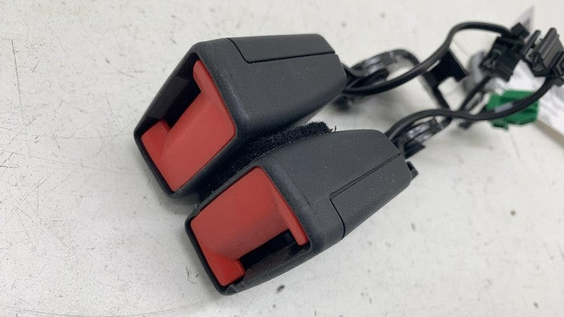 ⭕ 2024 Tesla Cybertruck Rear Passenger Row Seat Belt Buckle Right 1836