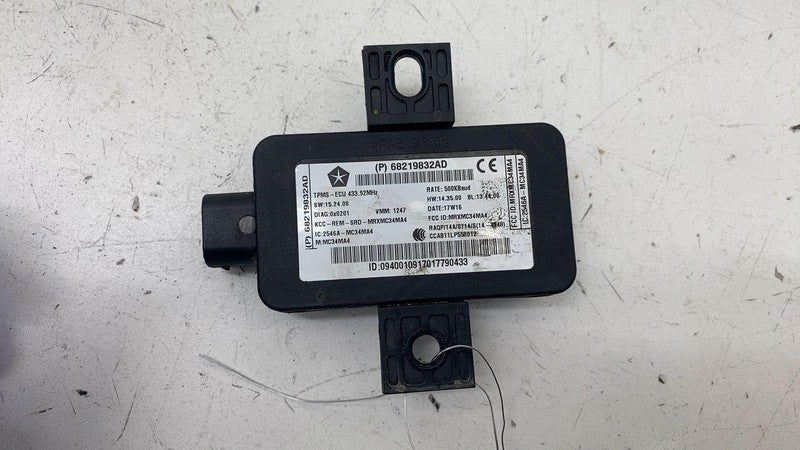 68219832AD ⭕14-17 Jeep Wrangler TPMS Tire Pressure Sensor Monitoring Module Unit 68219832AD