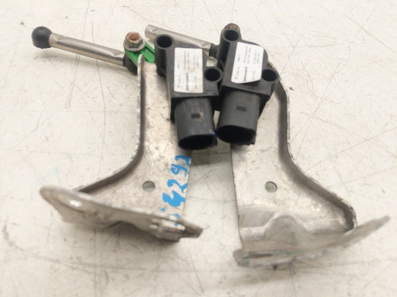 100417300A ⭕ 12-15 Model S Rear Left & Right Air Ride Height Sensor & Bracket 1004173-00-A