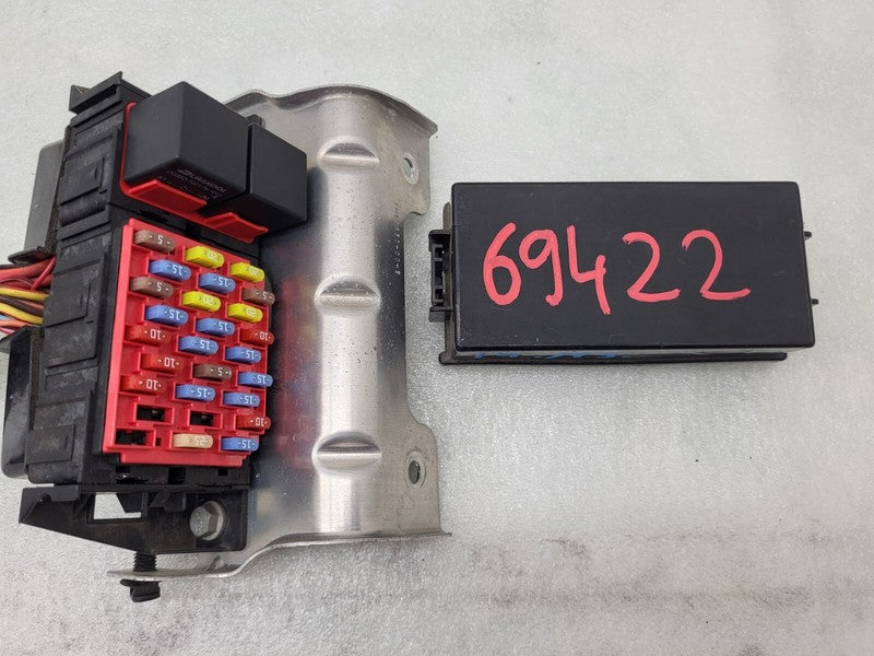 1013650-00-E ⭕ 12-15 Model S Engine Bay Under Hood Fuse Box w/ Holder Bracket 1013650-00-E