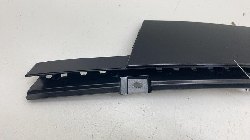 31672581 ⭕ 21-23 Polestar 2 Front Right Exterior B-Pillar Applique Trim Molding 31672581