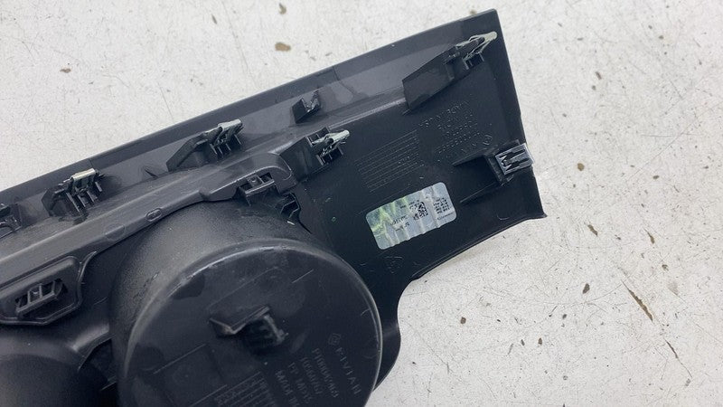 ⭕ 2022 Rivian EDV-700 Amazon Van Cupholder w/ Surround PT00042469 / PT