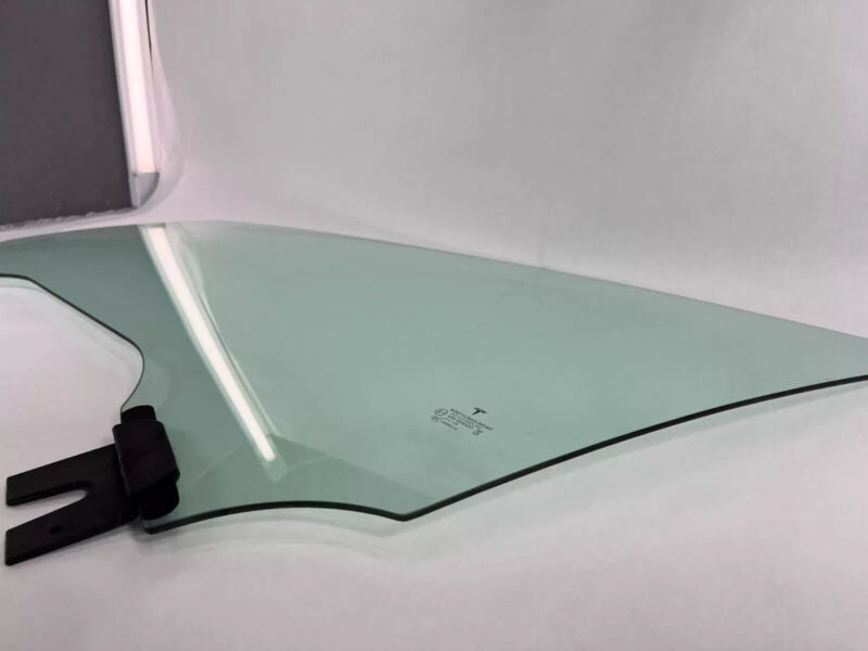 43R004530 2016-2020 Tesla Model X Front Driver Side Door Window Glass Left OEM 43R-004530