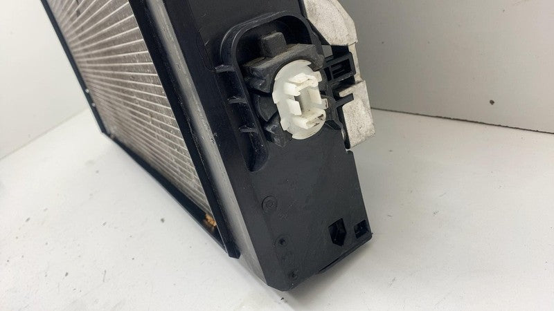 8641949-02 ⭕ 2014-2020 BMW i3 I01 Front Radiator A/C Condenser Fan Shroud Assembly 8641949