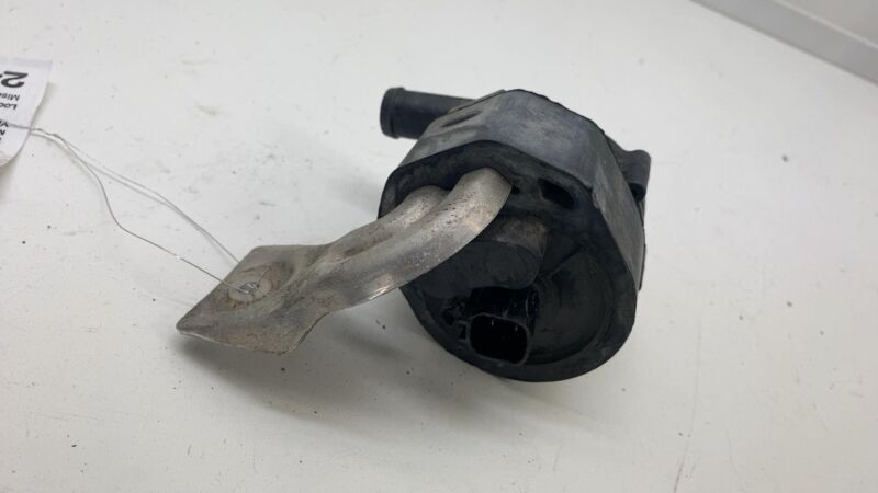 2016-2020 Tesla Model X MX Cooling System Auxiliary Coolant Water Pump Assembly