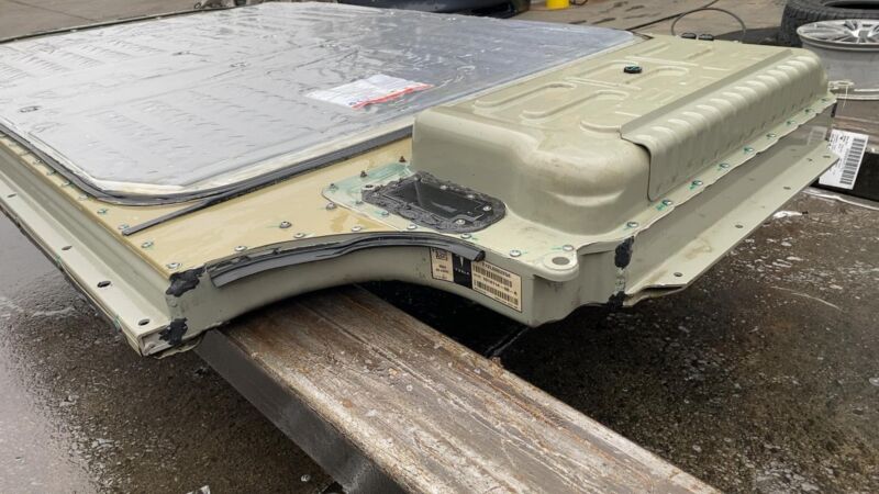 1014114 00 A 2012-2015 Tesla Model S High Voltage Battery Pack Module 85kWh 400VDC Assembly