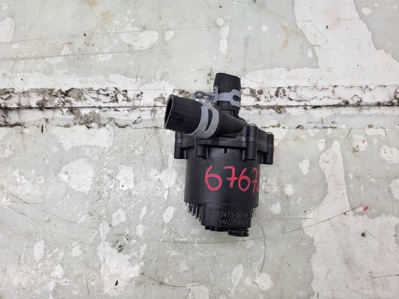 1067473-00-H ⭕ 2012-2020 Tesla Model S Coolant Water Pump Assembly Foam Isolated 1067473-00-H