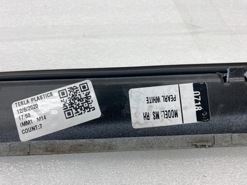 1012217-00 ⭕ 2012-2023 Tesla Model S Right Rocker Panel Scuff Plate Molding w/ Rubber Seal