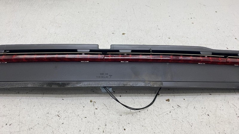 600591700C 2012-2020 Tesla Model S Rear Center High Mounted Stop Light Third 3rd Brake Assy