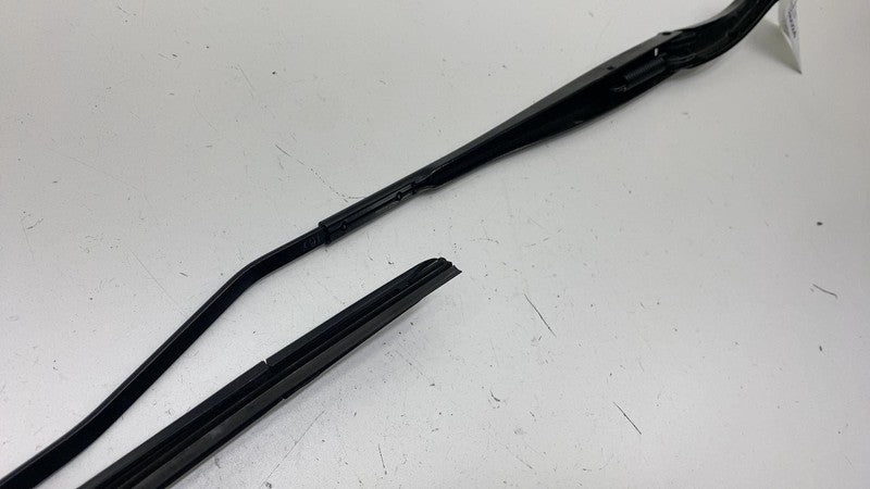 ⭕ 2022 2023 2024 Rivian R1T Front Passenger Right Windshield Wiper Arm