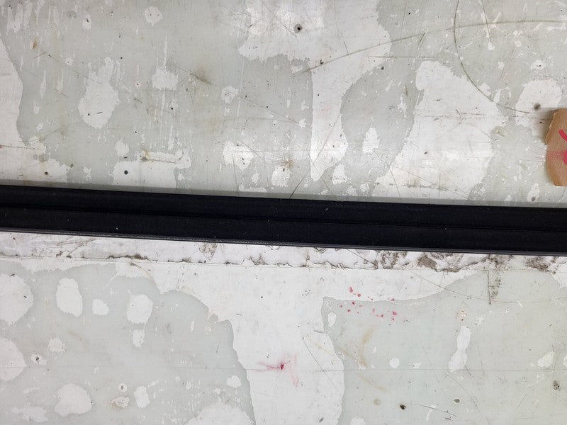 149571300B ⭕ 20-24 Tesla Model Y Rear Side Door Outer Belt Window Seal Right 1495713-00-B