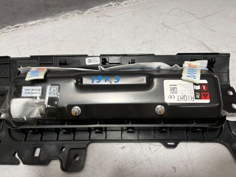 640508500F ❇️17-23 Tesla Model Y 3 Right Knee Airbag Passenger Safety Module RH OEM 1077826