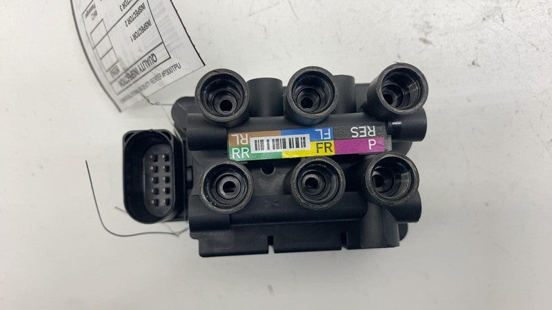PT00988964B ⭕ 2025 Rivian R1S Air Suspension Control Valve Module Unit OEM PT00988964-B