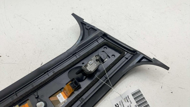 1785300-00-B ⭕ 20-24 Model Y MY Right Exterior B-Pillar Applique Glass Trim RH 1785300-00-B