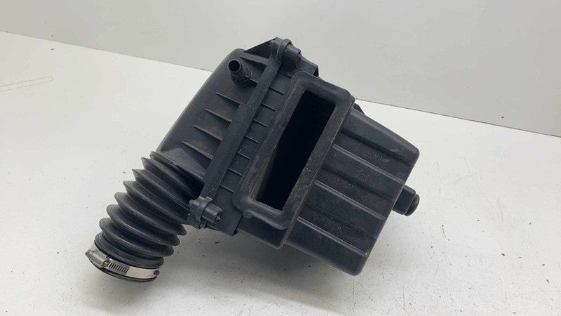 ⭕17-25 Chrysler Pacifica Engine Air Cleaner Intake Filter Housing Box