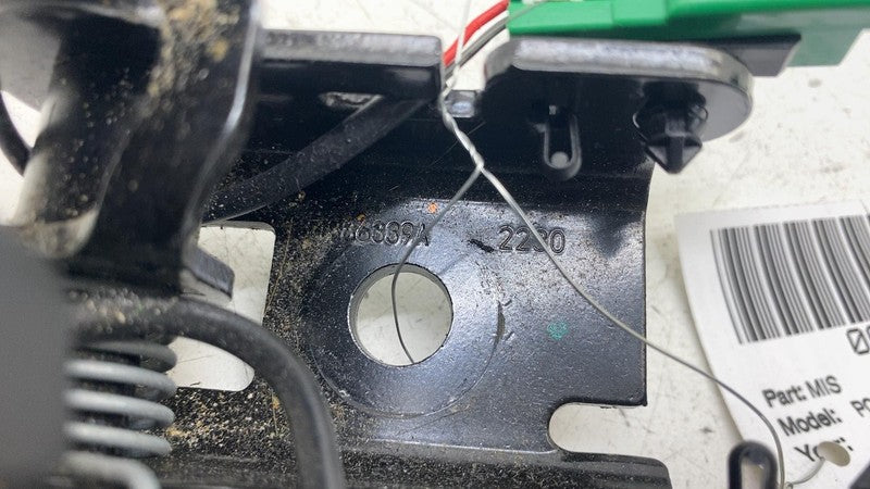 31675959 ⭕ 2021-2023 Polestar 2 Rear Left & Center Dual Seat Belt Catch Buckle 31675959